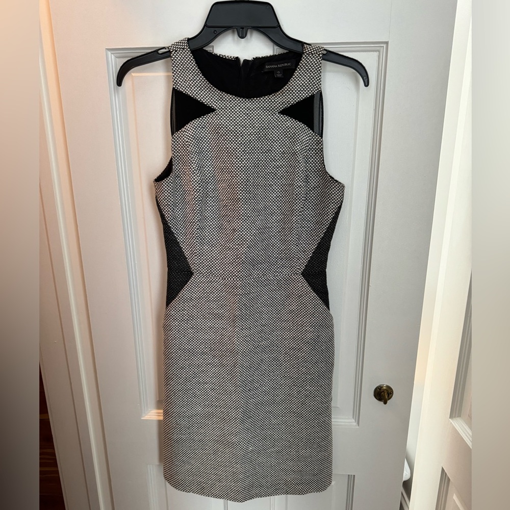 Banana Republic Black and White Tweed Sheath Dress with Pockets Size 0